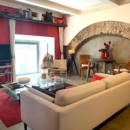 Old Stables Chiado - 2 Bedroom In The Heart Of 리스본