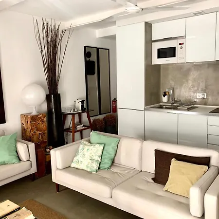Old Stables Chiado - 2 Bedroom In The Heart Of 리스본