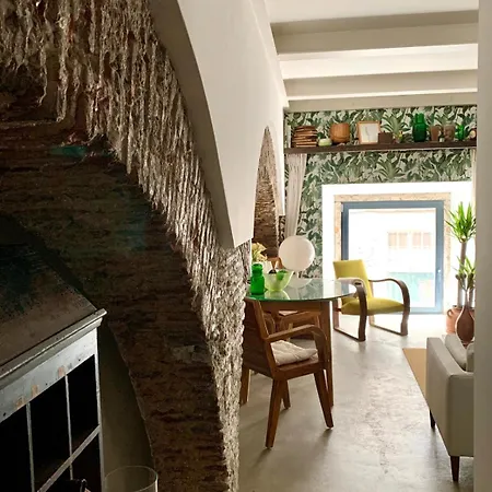 Old Stables Chiado - 2 Bedroom In The Heart Of 리스본
