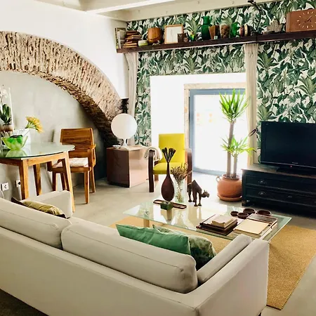 Old Stables Chiado - 2 Bedroom In The Heart Of Apartmán *
