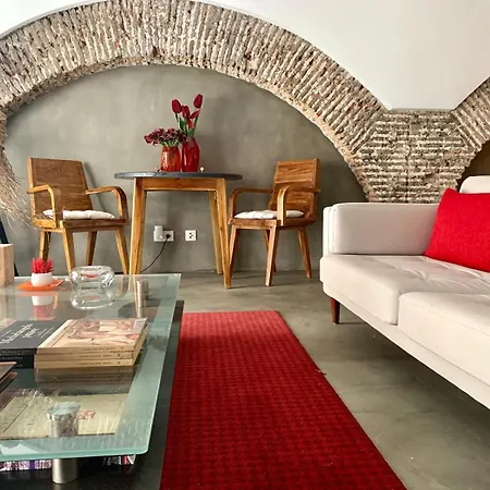 Old Stables Chiado - 2 Bedroom In The Heart Of דירה ליסבון