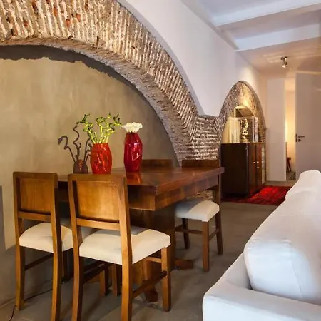 Old Stables Chiado - 2 Bedroom In The Heart Of Apartmán *
