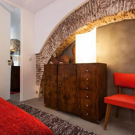 Old Stables Chiado - 2 Bedroom In The Heart Of *